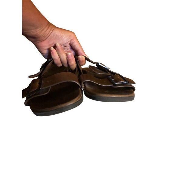 Vionic Ludlow Charlie is a stylish sandal for men that is easy to slide on and o - Picture 9 of 10